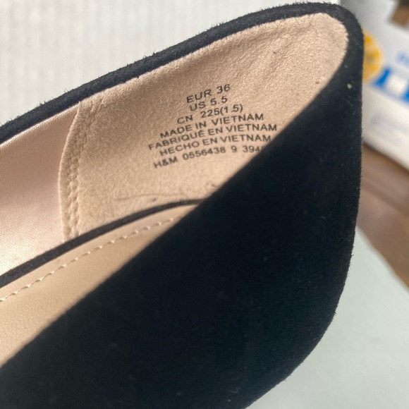 H&M | Velvet Pumps - Picture 2 of 3